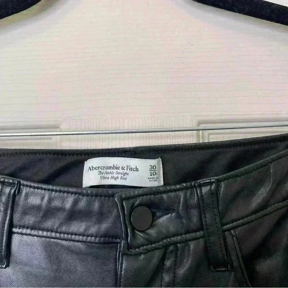 Abercrombie & Fitch Women’s Ankle Straight Ultra High Rise Faux Leather Pants 10 - Picture 4 of 9